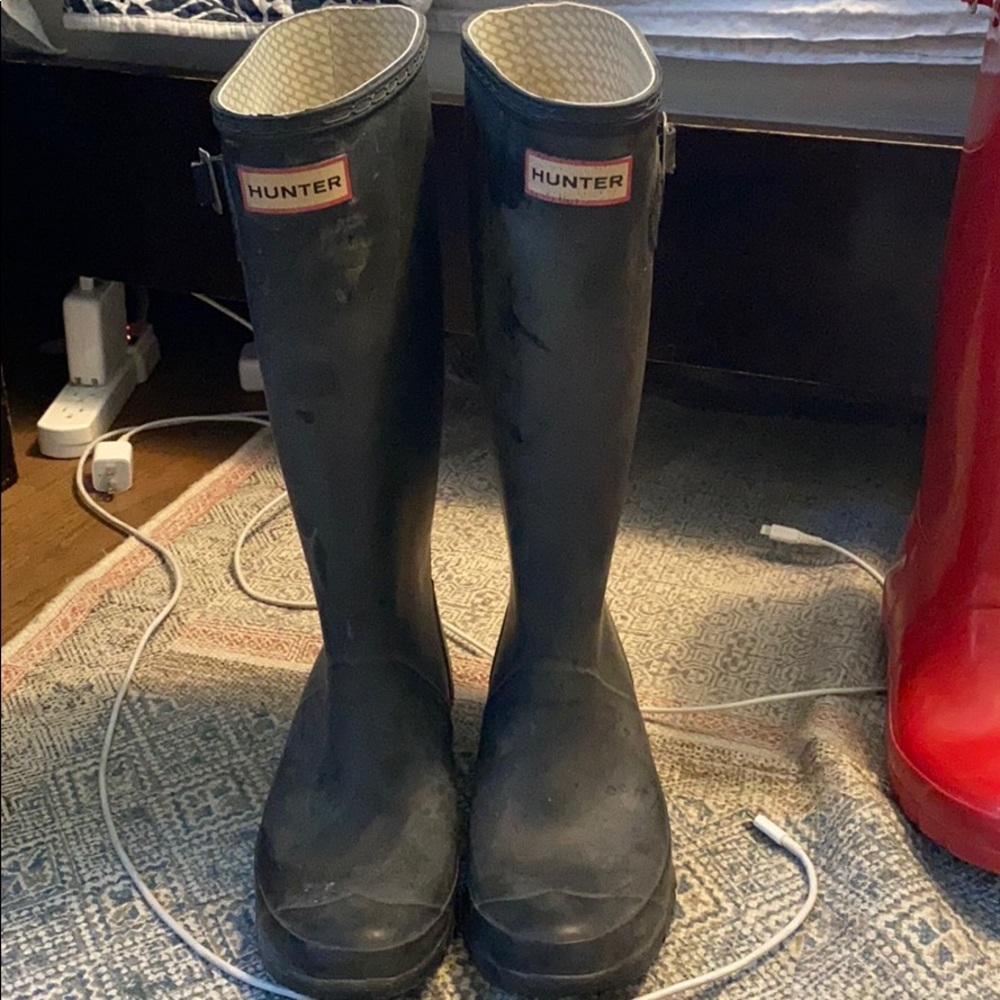 Black hunter boots